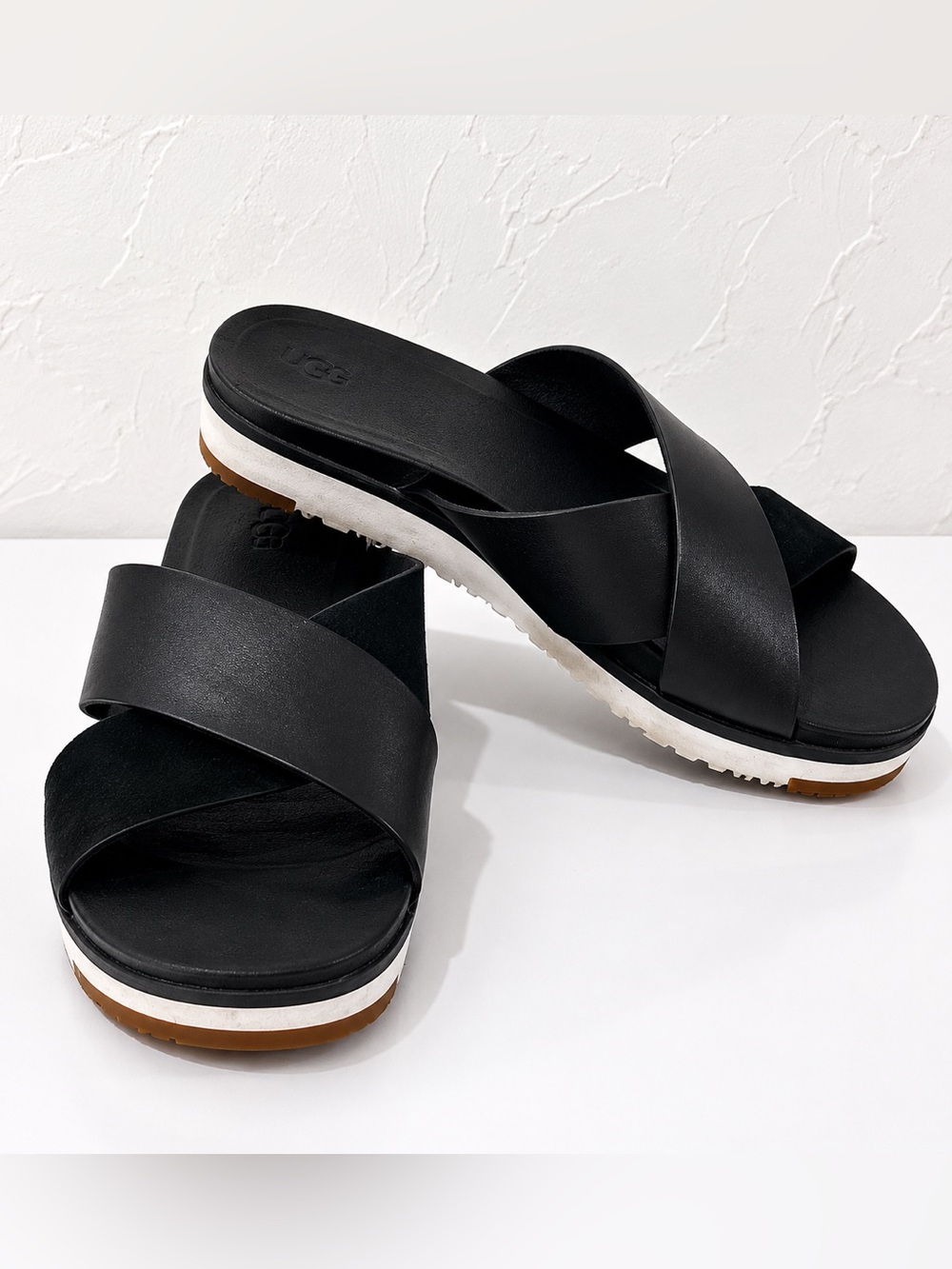 UGG Kari Black Leather Criss Cross Slide Sandals Platform Comfort Slides Sz 7.5